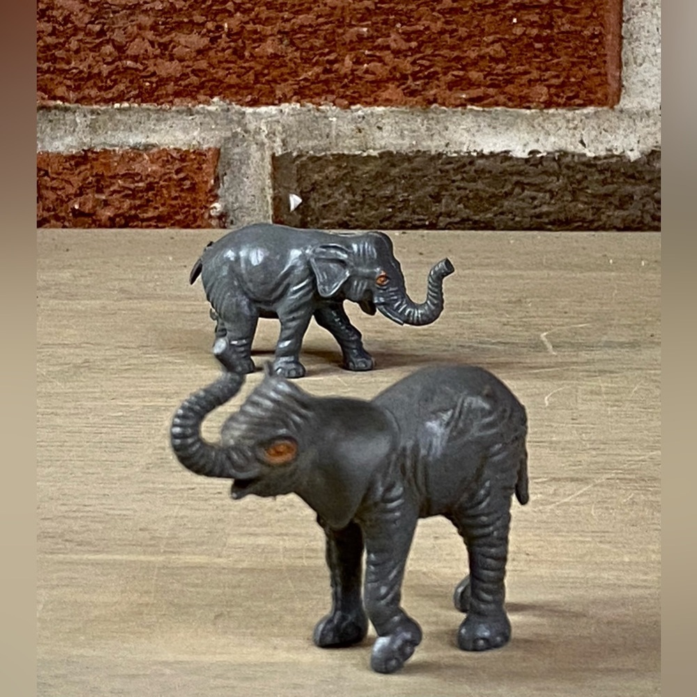 Vintage Mini Elephants‎ Zoo Jungle Hong Kong 2” Long, 1.25” Tall